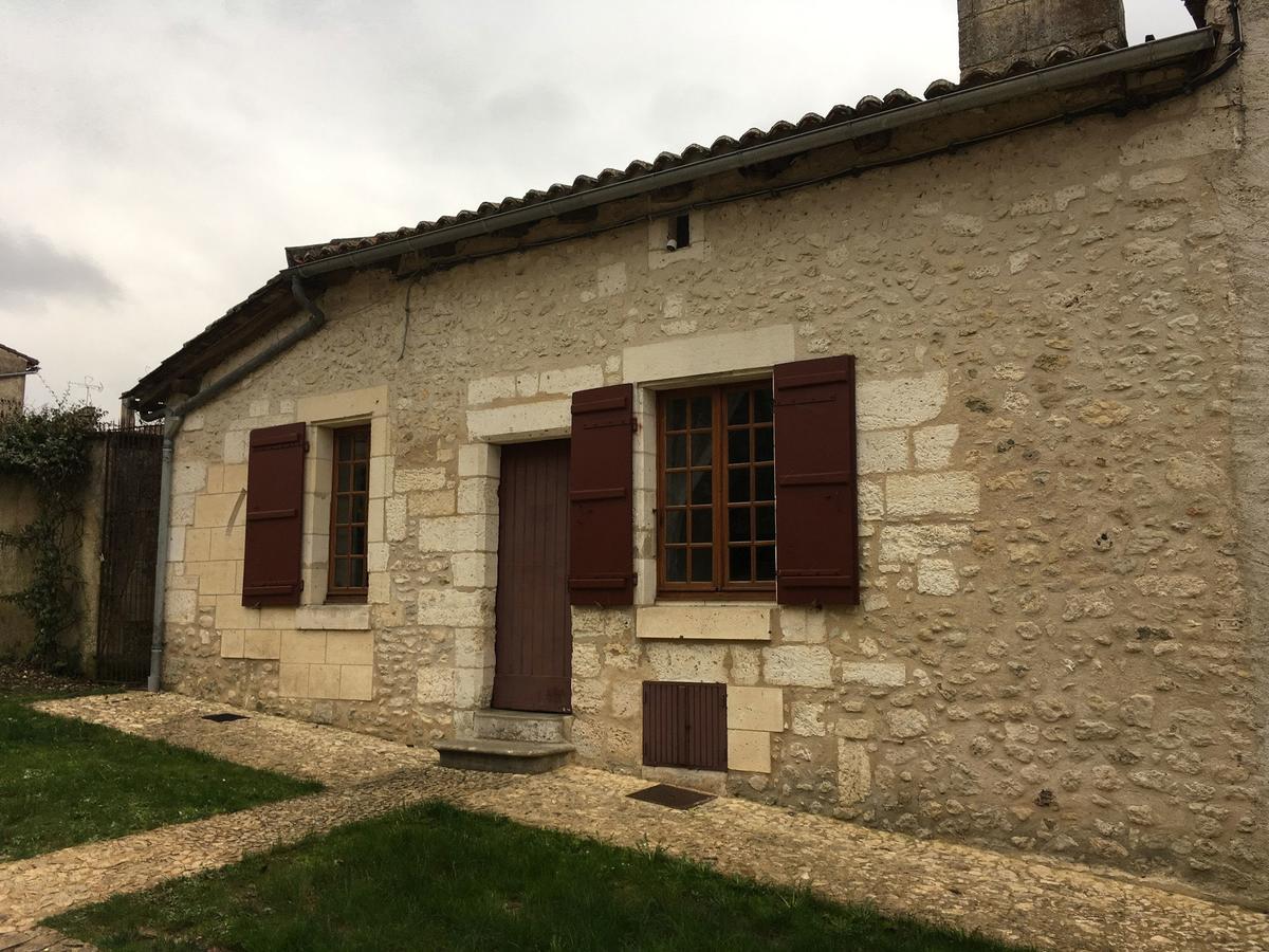 Au Pied Du Chateau Bourdeilles Exterior photo